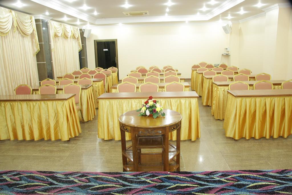 Golden Sand Hotel Sihanoukville Exterior photo