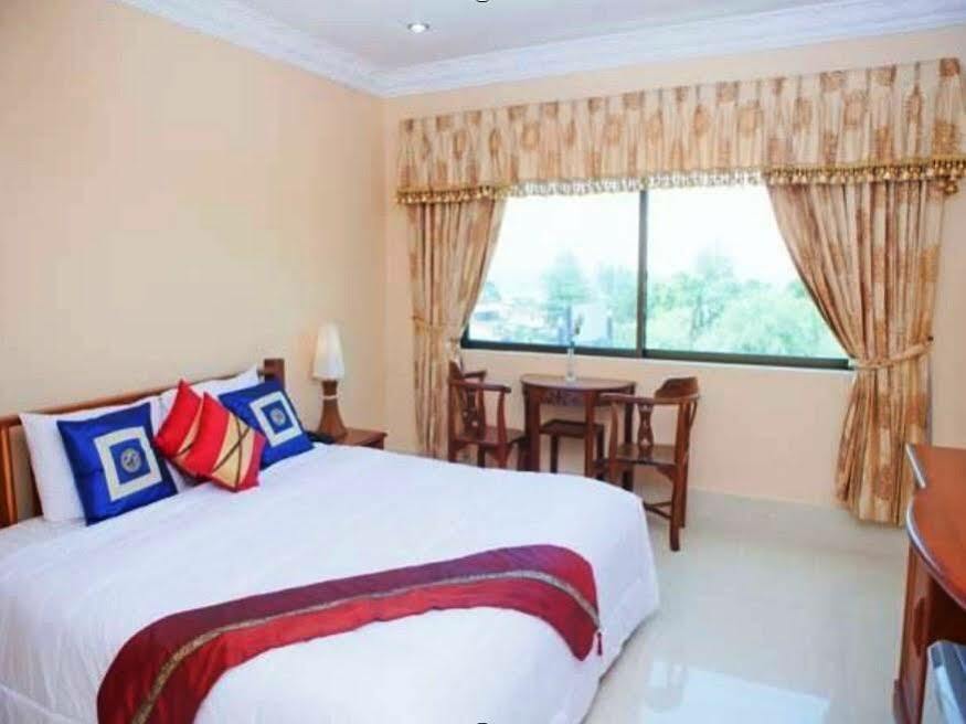 Golden Sand Hotel Sihanoukville Exterior photo